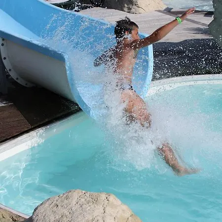 Des Roses Camping 4*
