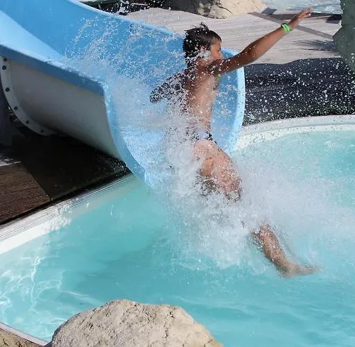 Des Roses Kemping 4*